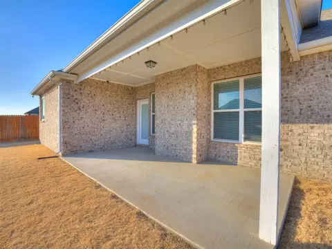 Exterior - 7315 E Oak Ridge St, Broken Arrow, OK 74014 photo 6 of 7