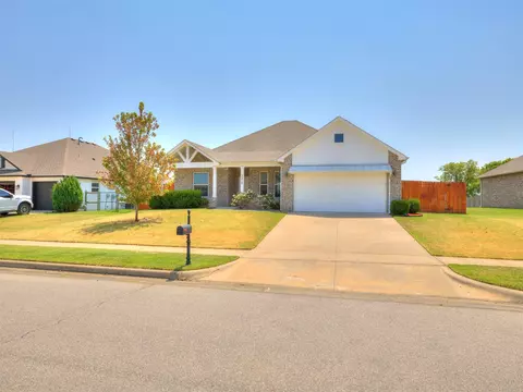 Exterior - 7315 E Oak Ridge St, Broken Arrow, OK 74014 photo 4 of 7