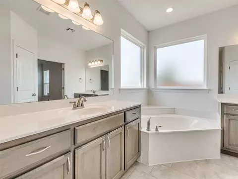 Bath - 7315 E Oak Ridge St, Broken Arrow, OK 74014 photo 8 of 11