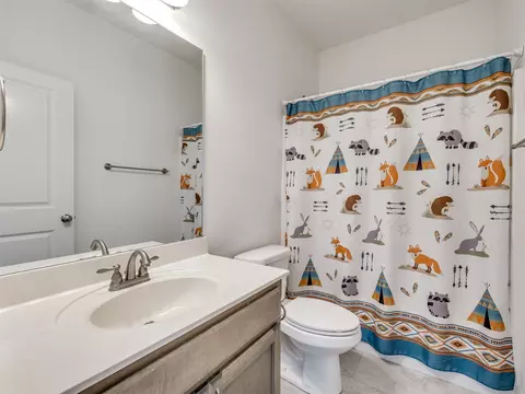Bath - 7315 E Oak Ridge St, Broken Arrow, OK 74014 photo 2 of 11