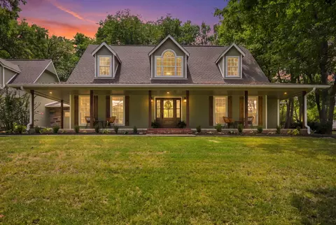 9376 Colonial Dr, Claremore, OK 74019