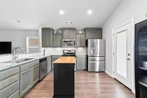 Kitchen - 2520 E 5 Pl, Tulsa, OK 74104 photo 1 of 3