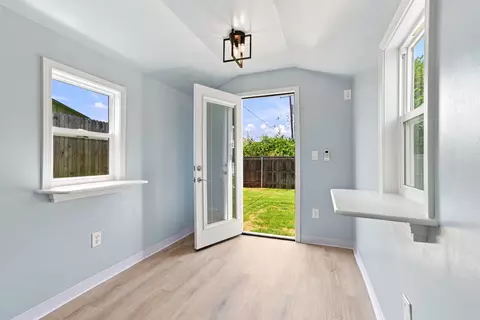 Entry Way - 2520 E 5 Pl, Tulsa, OK 74104 photo 3 of 3