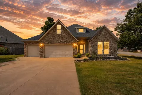 701 W 39th St, Sand Springs, OK 74063