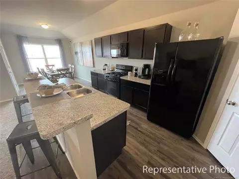 Kitchen - 1612 E Ithaca St, Broken Arrow, OK 74012 photo 2 of 3