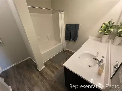 Bath - 1612 E Ithaca St, Broken Arrow, OK 74012 photo 1 of 5