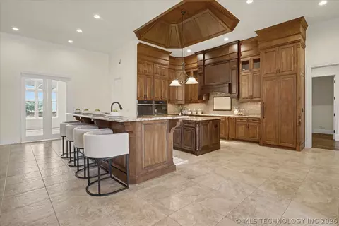 Kitchen - 17743 E Red Hawk Rd, Owasso, OK 74055 photo 8 of 10