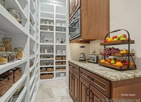 Kitchen - 17743 E Red Hawk Rd, Owasso, OK 74055 photo 9 of 10