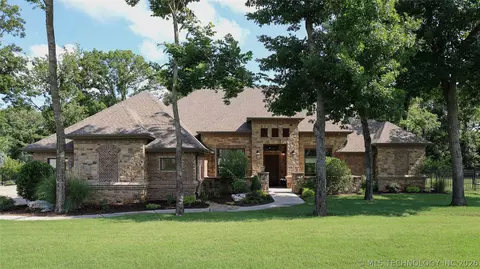 Exterior - 17743 E Red Hawk Rd, Owasso, OK 74055 photo 2 of 10