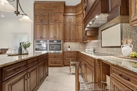 Kitchen - 17743 E Red Hawk Rd, Owasso, OK 74055 photo 4 of 10