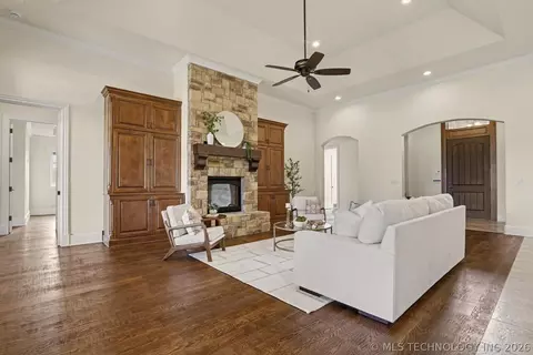 Living - 17743 E Red Hawk Rd, Owasso, OK 74055 photo 4 of 5