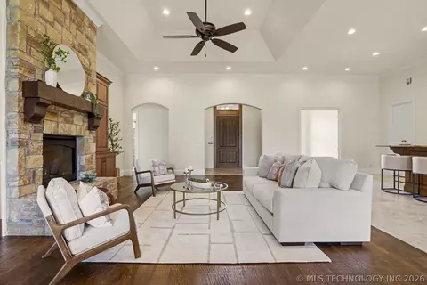 Living - 17743 E Red Hawk Rd, Owasso, OK 74055 photo 5 of 5