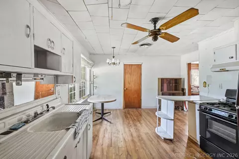 Kitchen - 404 E Beach St, Henryetta, OK 74437 photo 2 of 2
