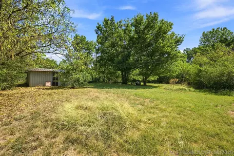 Exterior - 404 E Beach St, Henryetta, OK 74437 photo 5 of 9