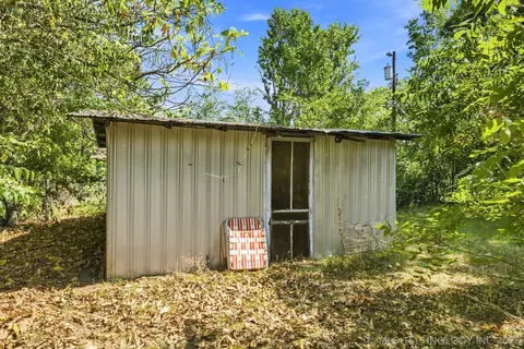 Exterior - 404 E Beach St, Henryetta, OK 74437 photo 9 of 9