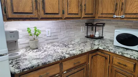 Kitchen - 1405 Willow Brk, Ada, OK 74820 photo 6 of 8