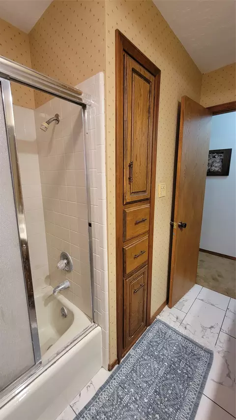 Bath - 1405 Willow Brk, Ada, OK 74820 photo 5 of 5