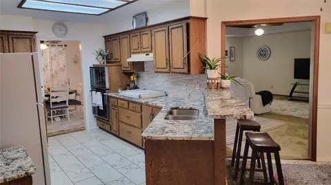 Kitchen - 1405 Willow Brk, Ada, OK 74820 photo 2 of 8