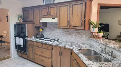 Kitchen - 1405 Willow Brk, Ada, OK 74820 photo 3 of 8