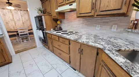Kitchen - 1405 Willow Brk, Ada, OK 74820 photo 8 of 8