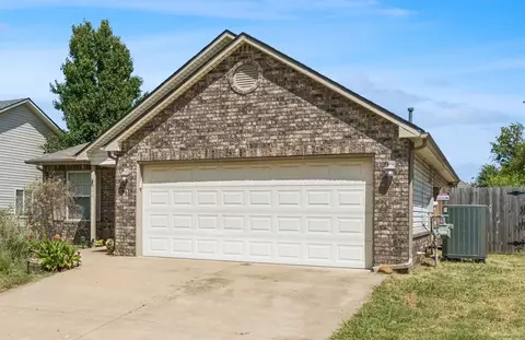 611 N Elizabeth St, Sapulpa, OK 74066