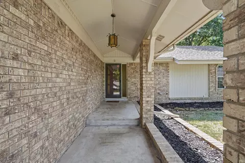 Exterior - 5846 E 63rd St, Tulsa, OK 74136 photo 3 of 7