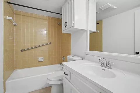 Bath - 5846 E 63rd St, Tulsa, OK 74136 photo 3 of 3