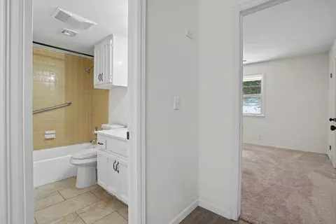 Entry Way - 5846 E 63rd St, Tulsa, OK 74136 photo 5 of 6