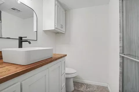 Bath - 5846 E 63rd St, Tulsa, OK 74136 photo 1 of 3