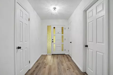Entry Way - 5846 E 63rd St, Tulsa, OK 74136 photo 2 of 6