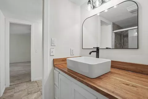 Bath - 5846 E 63rd St, Tulsa, OK 74136 photo 2 of 3