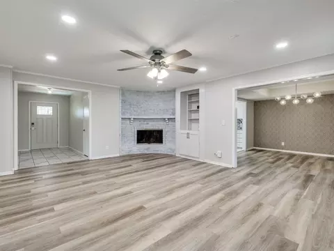 Living - 2979 E 77th Pl, Tulsa, OK 74136 photo 2 of 4