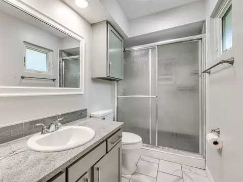 Bath - 2979 E 77th Pl, Tulsa, OK 74136 photo 1 of 2