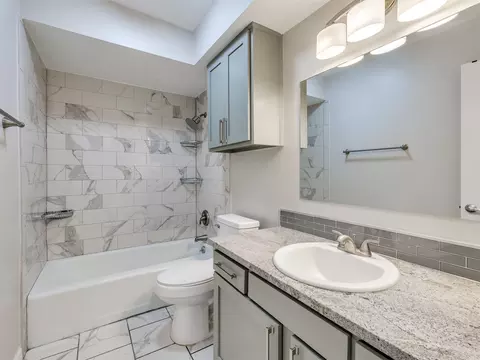Bath - 2979 E 77th Pl, Tulsa, OK 74136 photo 2 of 2