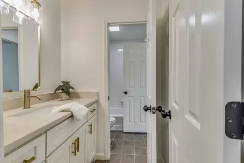 Bath - 6223 E 100th Pl, Tulsa, OK 74137 photo 4 of 5