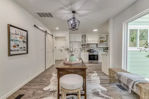 Entry Way - 6223 E 100th Pl, Tulsa, OK 74137 photo 4 of 6