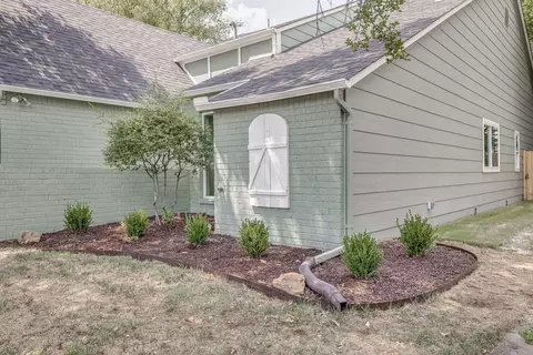 Exterior - 6223 E 100th Pl, Tulsa, OK 74137 photo 4 of 9