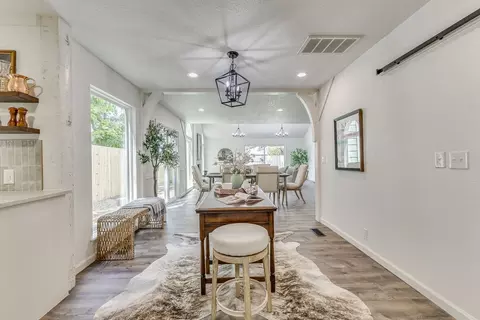 Entry Way - 6223 E 100th Pl, Tulsa, OK 74137 photo 5 of 6