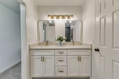 Bath - 6223 E 100th Pl, Tulsa, OK 74137 photo 3 of 5