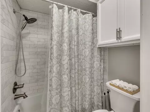 Bath - 4236 E 84th St, Tulsa, OK 74137 photo 6 of 7
