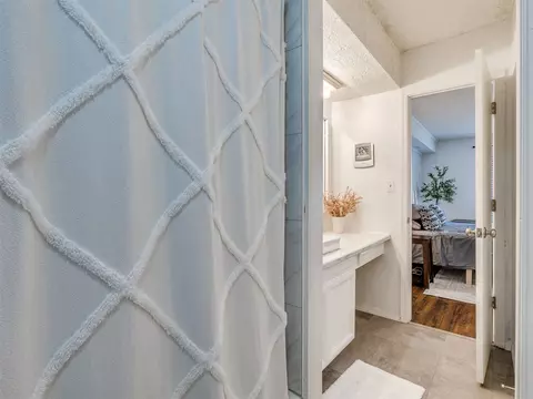 Bath - 4236 E 84th St, Tulsa, OK 74137 photo 3 of 7