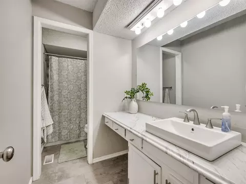 Bath - 4236 E 84th St, Tulsa, OK 74137 photo 7 of 7