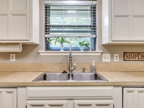 Kitchen - 4236 E 84th St, Tulsa, OK 74137 photo 6 of 6