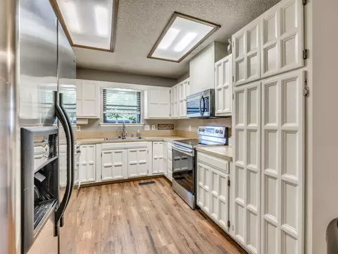 Kitchen - 4236 E 84th St, Tulsa, OK 74137 photo 2 of 6