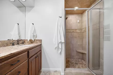 Bath - 2706 E 57th St, Tulsa, OK 74105 photo 3 of 4