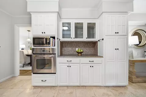 Kitchen - 2706 E 57th St, Tulsa, OK 74105 photo 4 of 4