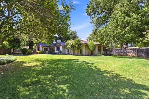 Exterior - 2706 E 57th St, Tulsa, OK 74105 photo 6 of 9