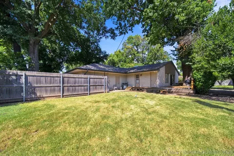 Exterior - 2706 E 57th St, Tulsa, OK 74105 photo 9 of 9