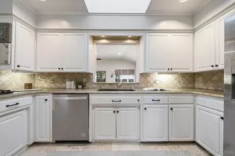 Kitchen - 2706 E 57th St, Tulsa, OK 74105 photo 3 of 4