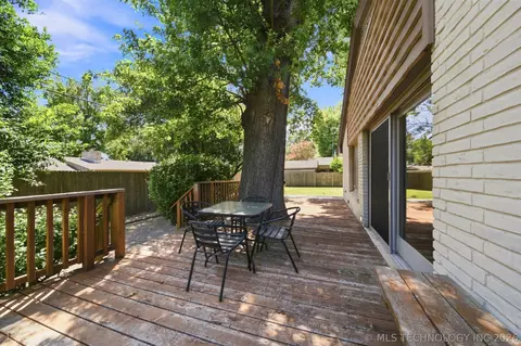 Exterior - 2706 E 57th St, Tulsa, OK 74105 photo 7 of 9